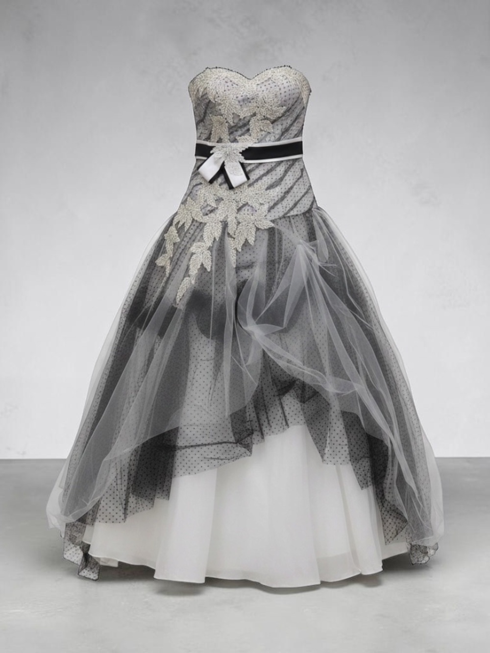 Custom NWT Gothic Ivory & Black Swiss Dot Lace Ball Gown Wedding Dress 10